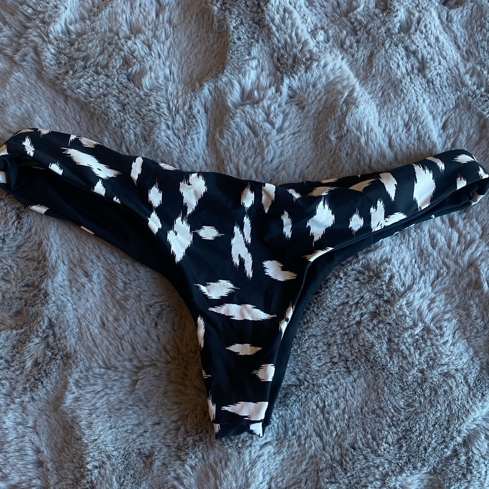 Reversible L space bitsy (cheeky) bottoms